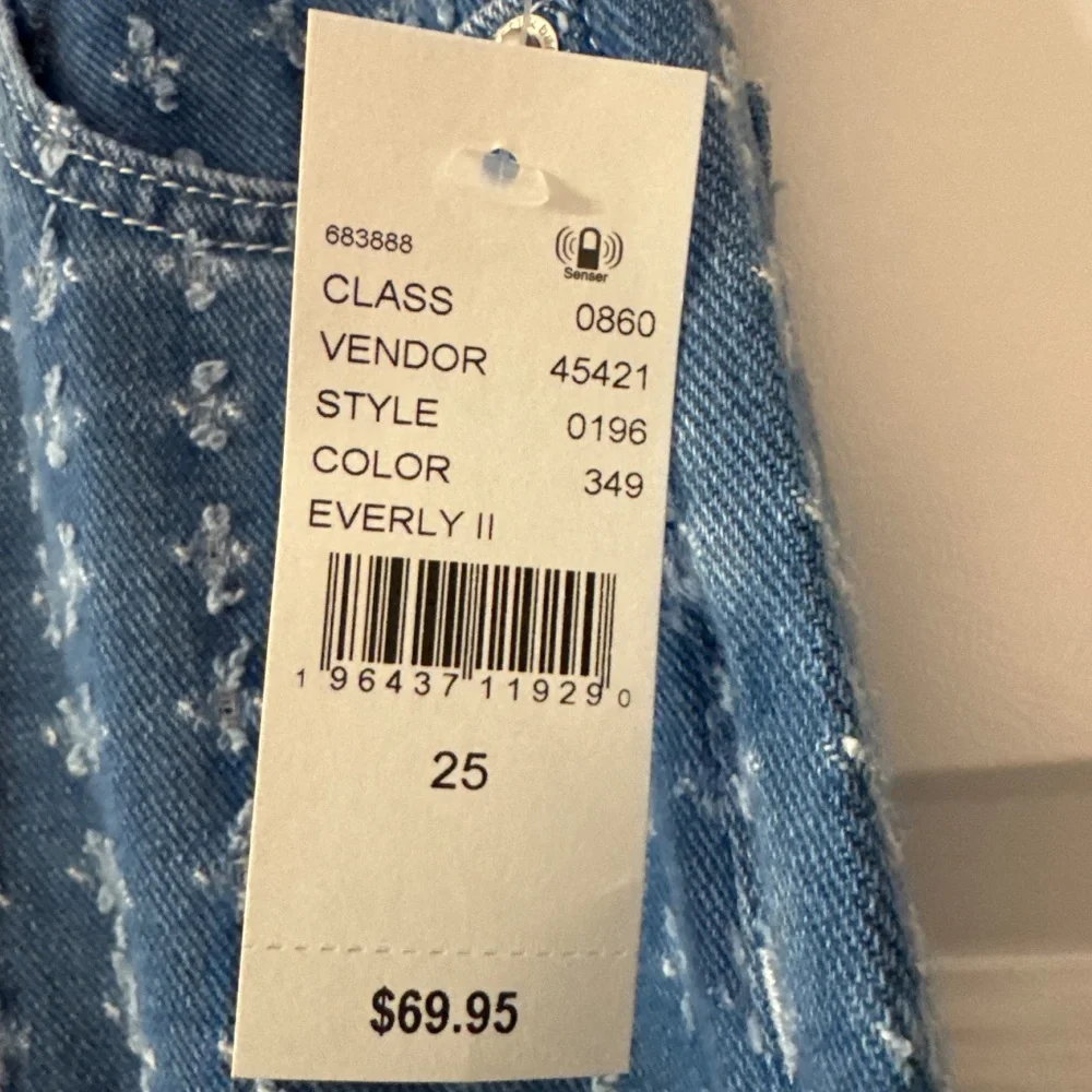 Jeans - Picture 2 of 4